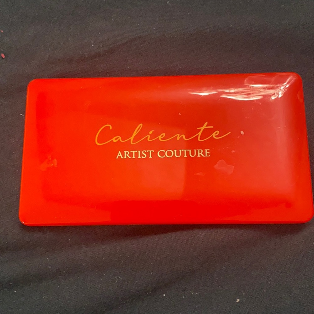 caliente artist couture eyeshadow palette (new)💖